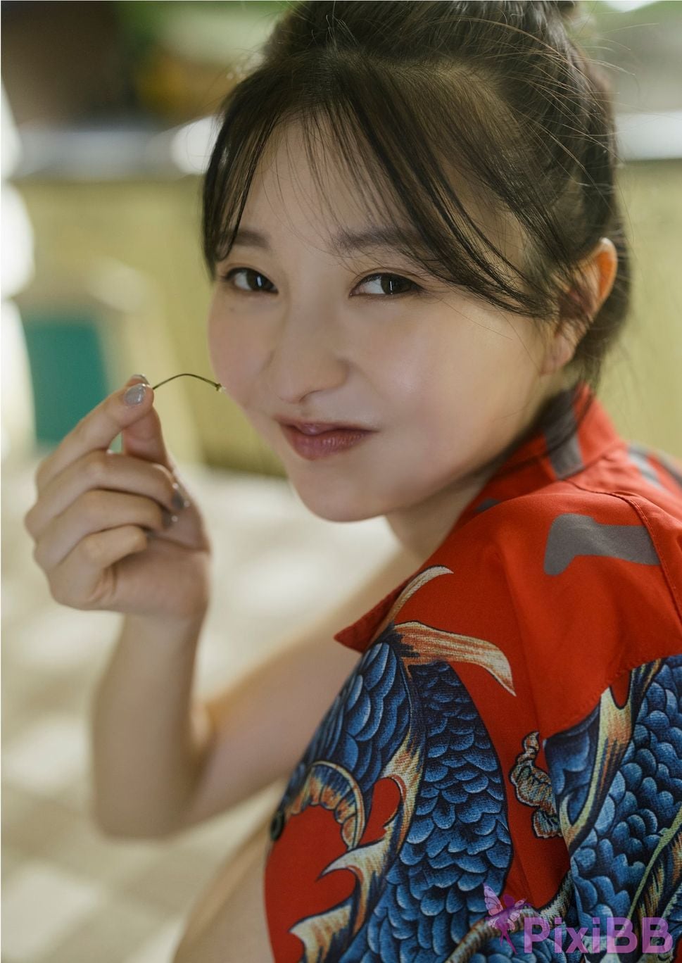 Japanese Idol Moka Hashimoto Moeka Digital only YJ PHOTO BOOK Tomoka SideA looks like hes flirting PixiBB (43)